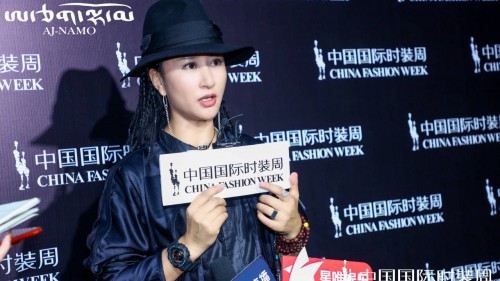 國潮設(shè)計(jì)新勢力！阿佳娜姆民族風(fēng)潮星童模秀驚艷中國時(shí)裝周