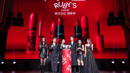 “绝代正红，燃新年”， M·A·C魅可RUBY红宝石系列全新上市