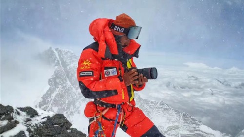 8K相机EOS R5和EOS R5 C成功登顶珠穆朗玛峰