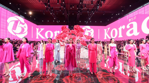 Koradior15周年「玫瑰人生」主题大秀浪漫启幕