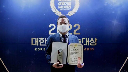 推出“压电化妆品”，COSMAX获韩国国务总理奖