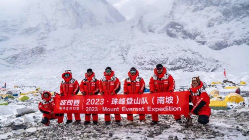 飞跃珠峰勇攀新高 波司登连续26年助力中国登峰事业