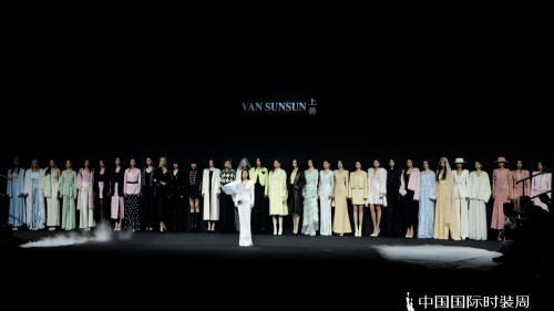 中东元素的华丽融合:VAN SUNSUN上善中国国际时装周盛况回顾