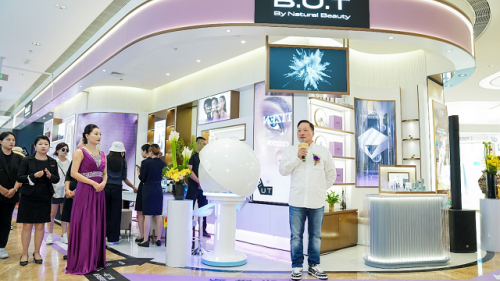 东森集团总裁王令麟莅临上海新世界城 出席B.U.T全国首店开业仪式