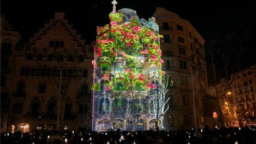 2025年巴特罗之家灯光秀：科技与艺术点亮巴塞罗那