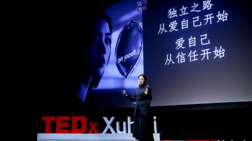 在TED演講臺上，吳依凡展現(xiàn)高端國貨護膚品牌的突圍哲學(xué)