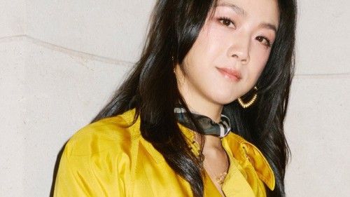 演員湯唯出席 Burberry 2025 冬季系列倫敦時裝周，魅力演繹 Burberry 美妝