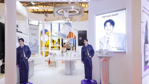 菲诗小铺亮相 2025 美博会：时隔十年回归，至简护肤引新潮