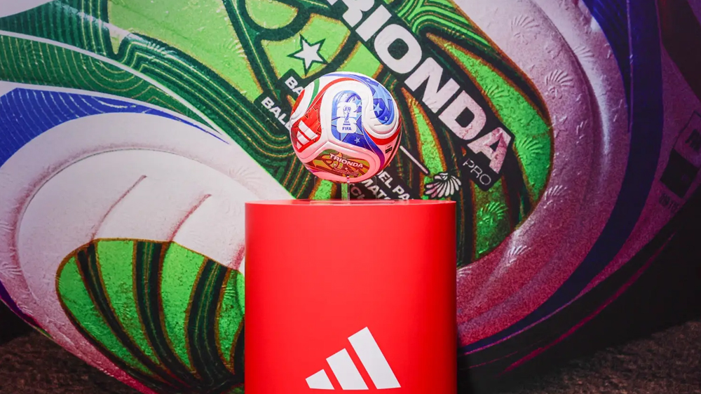 阿迪达斯亮相进博会:以顶尖产品拥抱中国机遇,26年FIFA世界杯产品全场吸睛 阿迪达斯亮相进博会:以顶尖产品拥抱中国机遇,26年FIFA世界杯产品全场吸睛