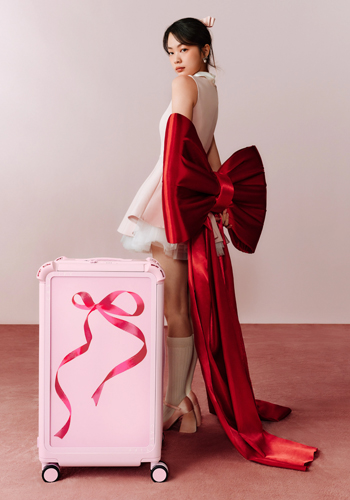 CASETiFY Travel 系列再添新色，首款亮面樱草粉配色全新上市