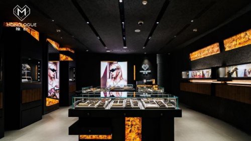 当黄金＂黑化＂——MONOLOGUE独白如何以百店布局成就“珠宝界的MiuMiu”