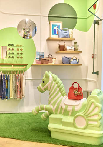 LONGCHAMP「珑骧」新春摇摇马乐园限时开启童心跃动，“骑”趣迎新春