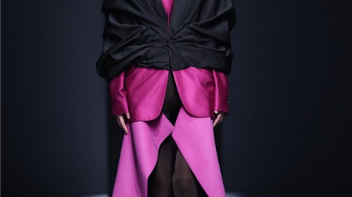 探寻内在力量：乙乙国际以时装解构“规则下的自我”