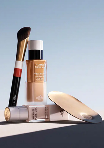 爱马仕全新美妆作品 — Plein Air 户外妆容系列莹泽柔光护肤粉底液