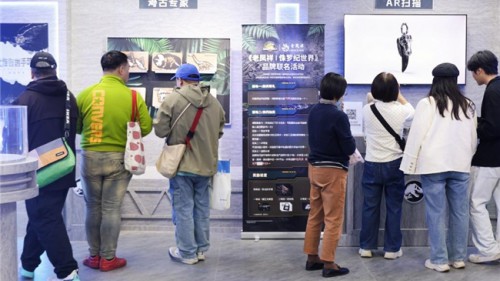 老凤祥侏罗纪世界 IP 联名：情绪价值时代的珠宝新答案