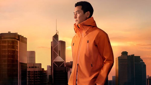 迪桑特携手吴彦祖推出ALLTERRAIN CREAS夹克全新联名配色 以天际橙光诠释“形随意动”
