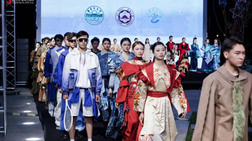 共织疆来  新疆高校优秀作品携手亮相亚欧时装周，以设计续写文化新篇