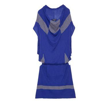 蓝色针织连衣裙
