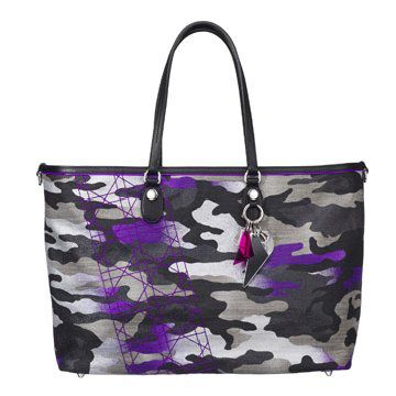 荧光紫迷彩手提包