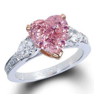 心形粉紅色钻石戒指