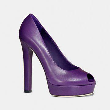 紫色皮质高跟鞋