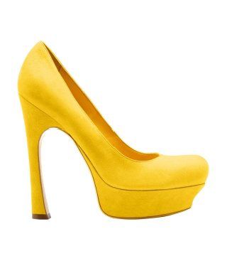 黄色麂皮高跟鞋